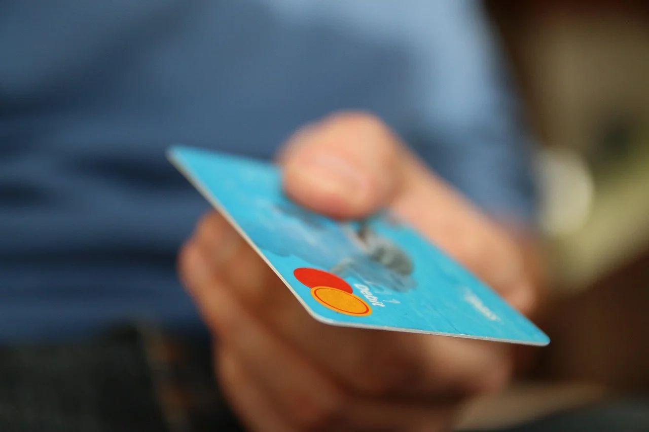 Odzyskaj pieniądze po oszustwie online — gdzie zgłosić i jak pomoże REKOWERY